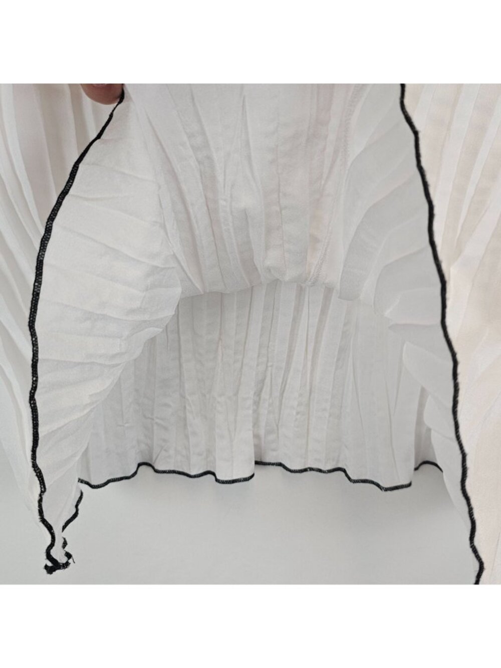 Cato Woman Ruffle Blouse 18/20W B&W Pleated Flutter Coquette Ethereal Top - Picture 10 of 10